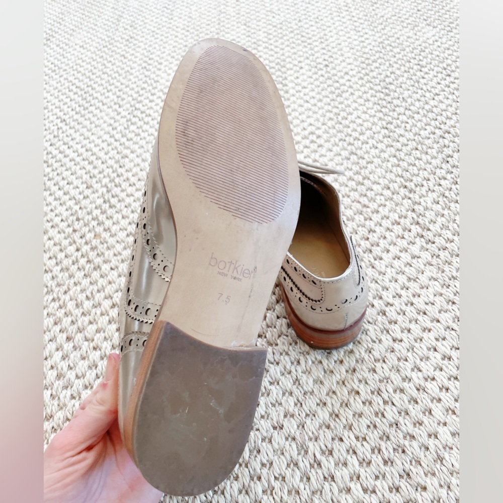 Botkier Women's Callista Metallic Wingtip Oxford Loafers Bloomingdales gold 7.5 - Picture 3 of 8